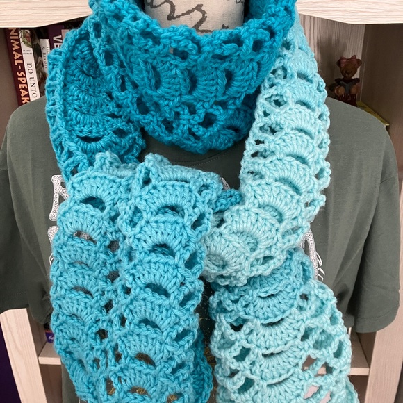🦋 Handmade Crocheted Ombre Scarf/Shawl NWOT - Picture 9 of 13
